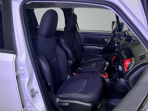 Used 2016 Jeep Renegade Trailhawk AWD/4WD image 29