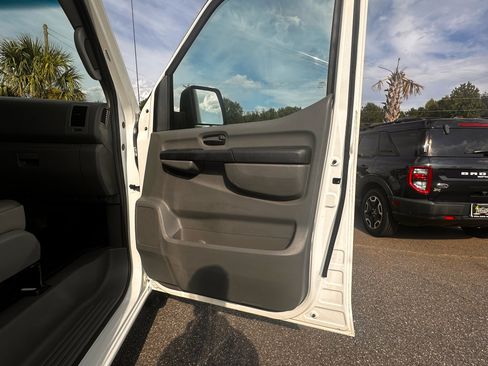 Used 2015 Nissan NV 2500 SV image 41