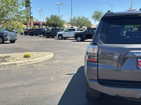Used 2022 Toyota 4Runner SR5 AWD/4WD image 8