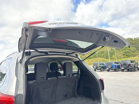 Used 2020 Nissan Pathfinder SV image 43