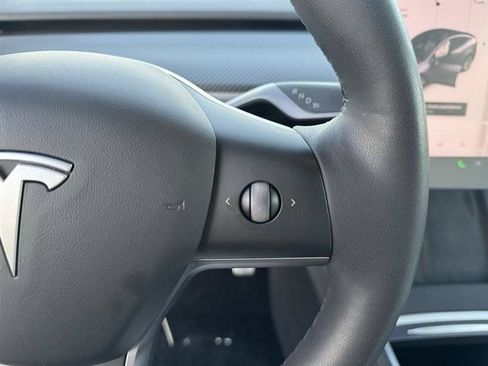 Used 2021 Tesla Model Y Long Range AWD/4WD image 23