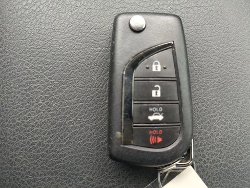 Used 2021 Toyota Camry SE image 32