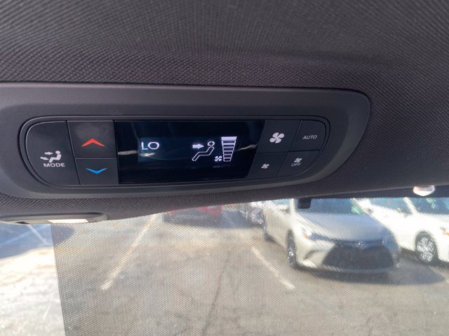 Used 2026 Chrysler Pacifica Limited w/ S Appearance Package FWD image 12