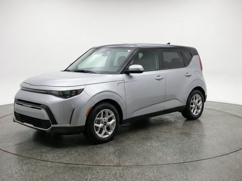 Used 2025 Kia Soul LX w/ LX Technology Package FWD image 3