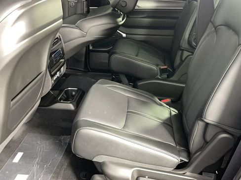 New 2025 Jeep Wagoneer Series II image 13