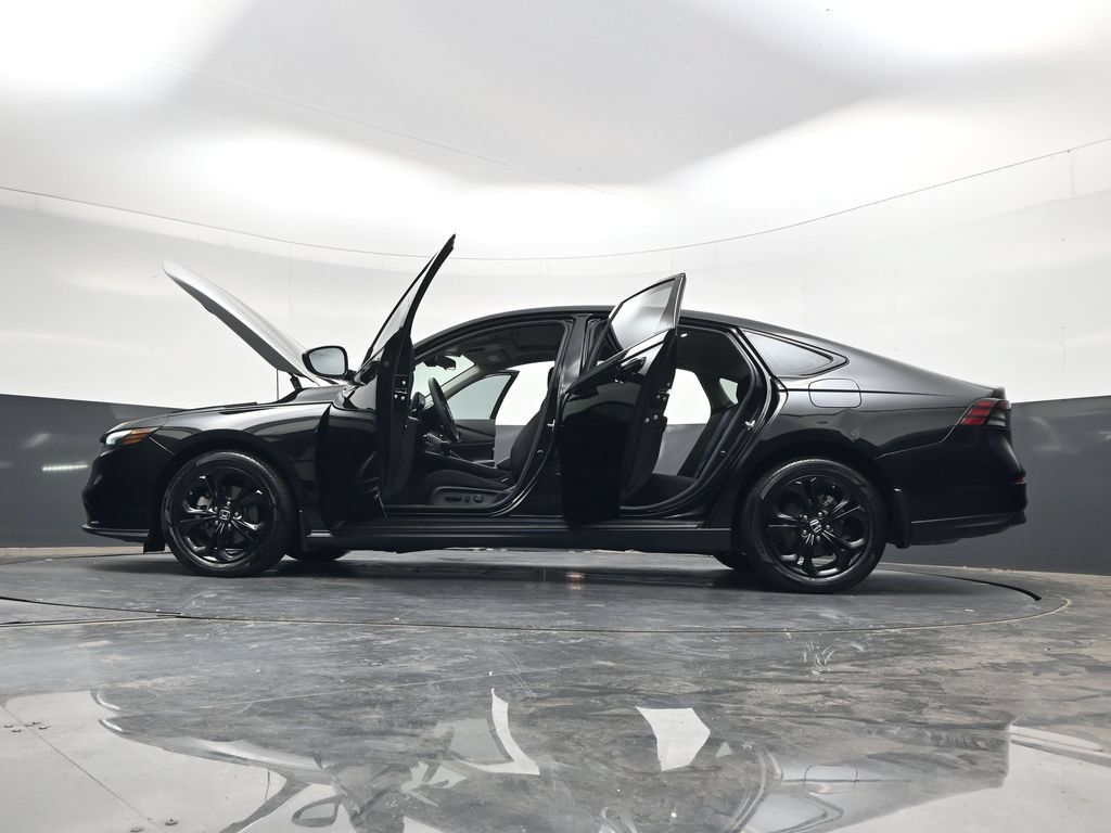 Used 2025 Honda Accord SE image 39