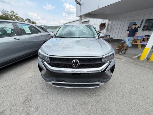 Used 2024 Volkswagen Taos SE FWD image 19