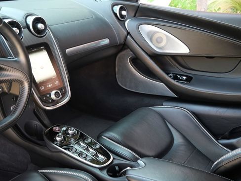 Used 2023 McLaren GT RWD image 17