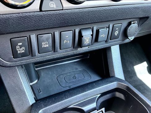 Used 2021 Toyota Tacoma TRD Sport w/ Technology Package AWD/4WD image 31