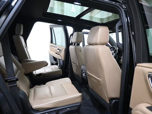Used 2021 Chevrolet Tahoe Premier w/ Premium Package AWD/4WD image 16