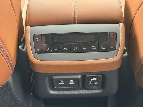 New 2026 Nissan Pathfinder Platinum image 7