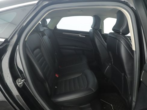 Used 2017 Ford Fusion SE image 4