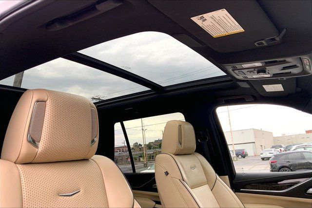Used 2021 Cadillac Escalade Premium Luxury AWD/4WD image 22