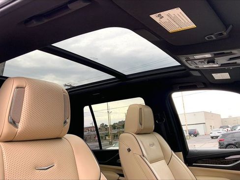 Used 2021 Cadillac Escalade Premium Luxury AWD/4WD image 22