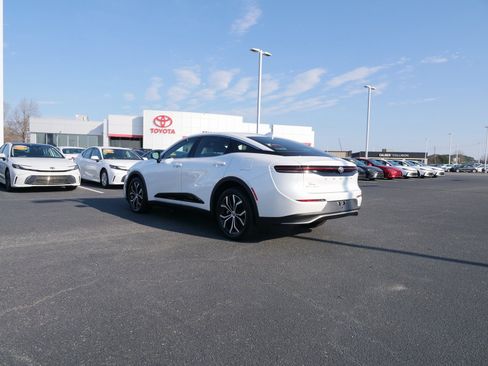 Used 2026 Toyota Crown XLE image 6