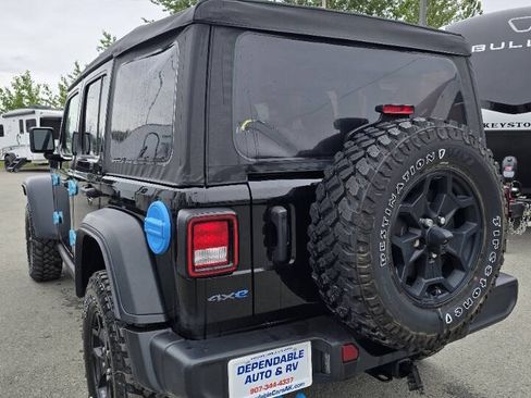 Used 2023 Jeep Wrangler Unlimited w/ Cold Weather Group AWD/4WD image 7