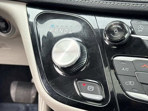 Used 2024 Chrysler Pacifica Limited image 23