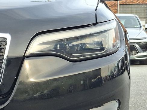 Used 2019 Jeep Cherokee Latitude Plus w/ Comfort/Convenience Group image 8