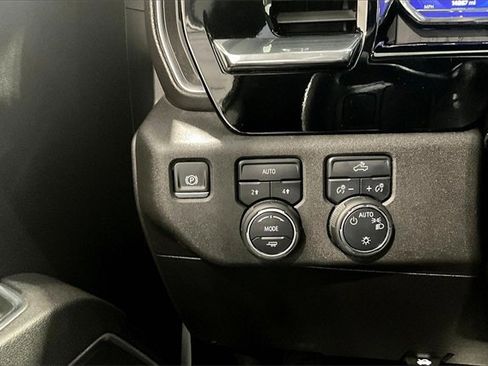 Used 2025 Chevrolet Silverado 1500 LT image 17