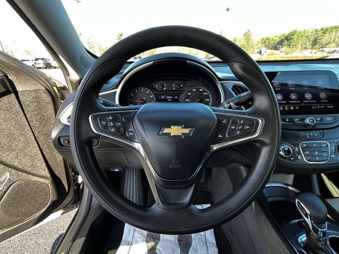 Used 2024 Chevrolet Malibu LT image 2