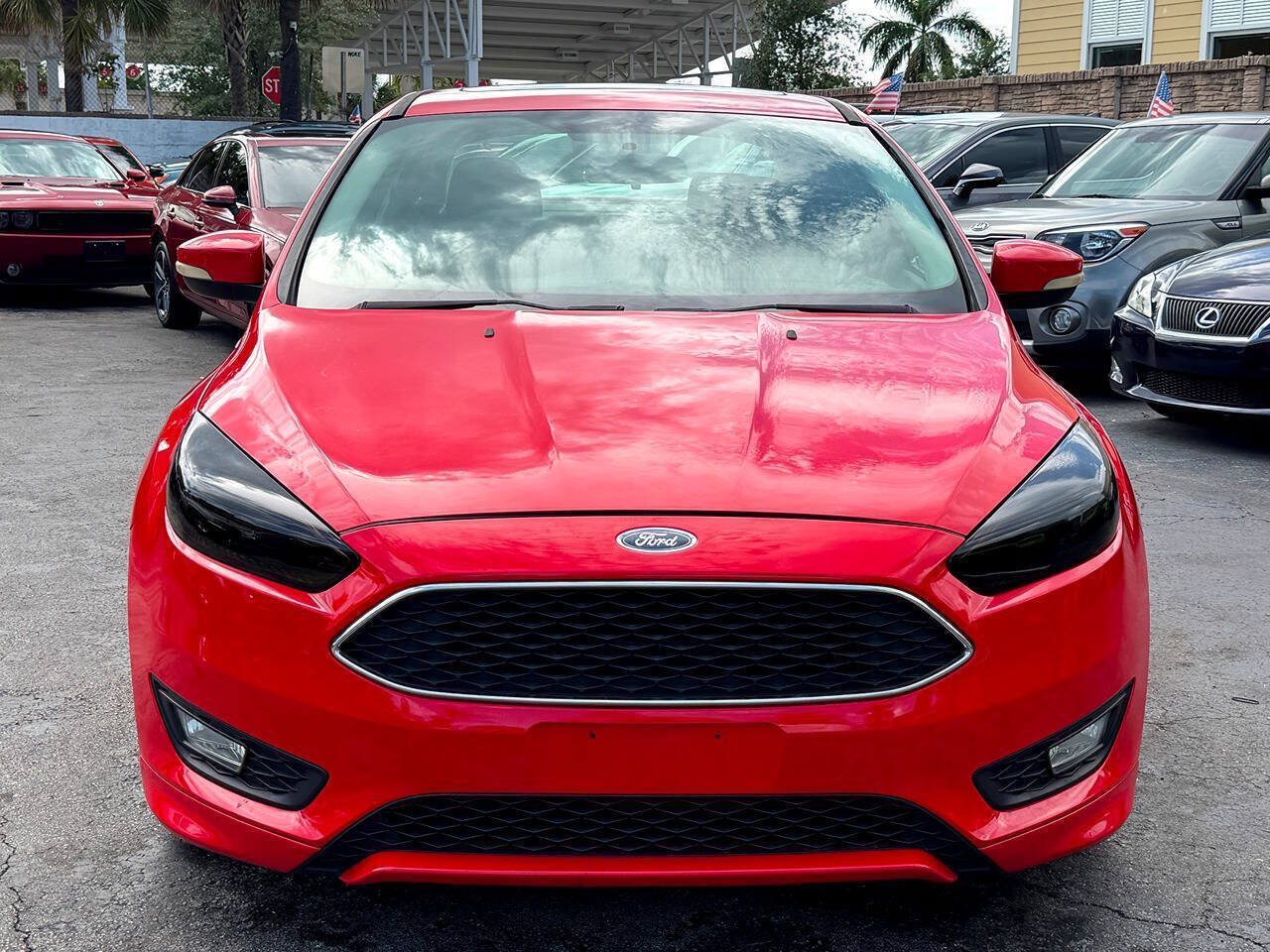 Used 2015 Ford Focus SE w/ SE Ecoboost Package FWD image 9