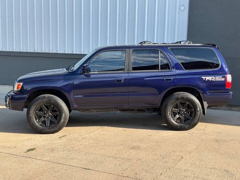 Used 2001 Toyota 4Runner SR5 w/ Upgrade Value Pkg 3 AWD/4WD image 3