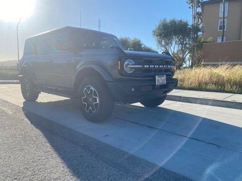 Used 2023 Ford Bronco Outer Banks AWD/4WD image 2