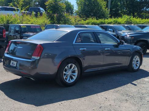 Used 2015 Chrysler 300 Limited w/ Driver Convenience Group RWD image 8