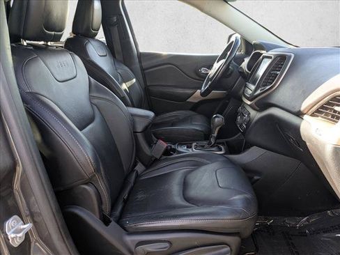 Used 2017 Jeep Cherokee Limited FWD image 23