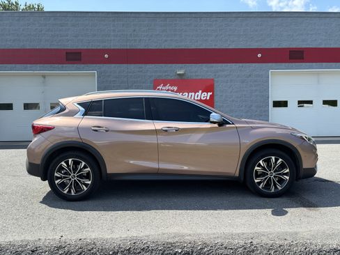 Used 2019 INFINITI QX30 AWD w/ Proassist Package image 2