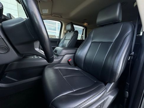 Used 2023 Ford Expedition Max XLT image 5