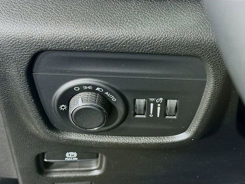 Used 2023 Jeep Grand Cherokee Laredo w/ Luxury Tech Group I image 20