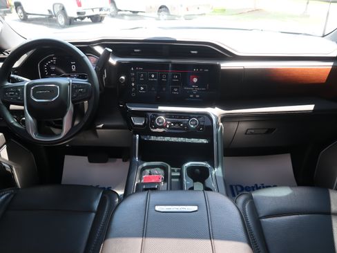 Used 2024 GMC Sierra 2500 Denali w/ Denali Reserve Package AWD/4WD image 12