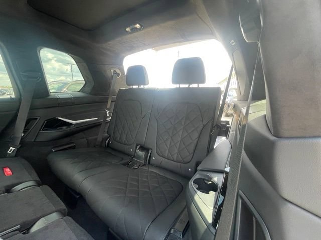 Used 2027 BMW X7 xDrive40i w/ M Sport Package AWD/4WD image 23