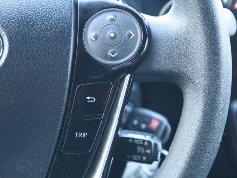 Used 2018 Toyota Prius C Two image 23