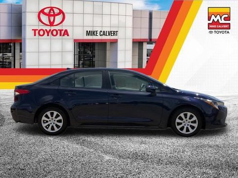 Used 2025 Toyota Corolla LE FWD image 6
