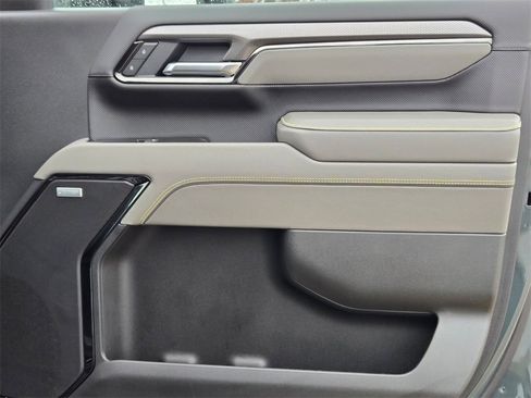 Used 2025 Chevrolet Silverado 2500 ZR2 image 29