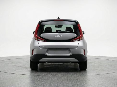 Used 2025 Kia Soul LX w/ LX Technology Package FWD image 7