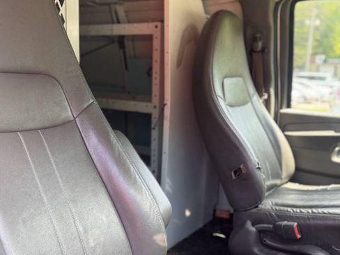 Used 2012 Chevrolet Express 1500 RWD image 17