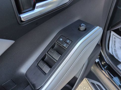 Used 2022 Toyota Highlander XLE FWD image 11