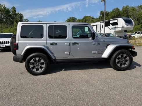Used 2018 Jeep Wrangler Unlimited Sahara w/ LED Lighting Group AWD/4WD image 6