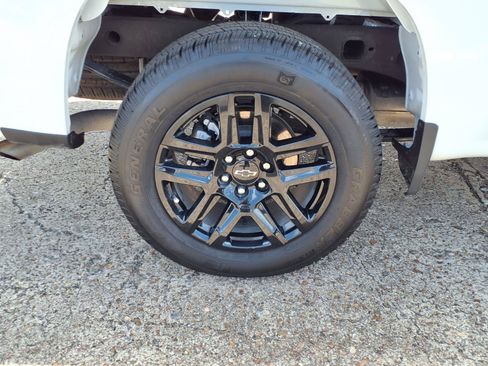 Used 2025 Chevrolet Silverado 1500 Custom RWD image 28