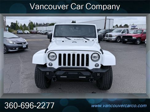 Used 2018 Jeep Wrangler Unlimited Sahara AWD/4WD image 9