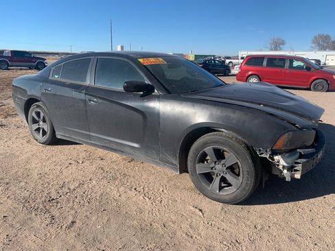 Used 2014 Dodge Charger SE image 2