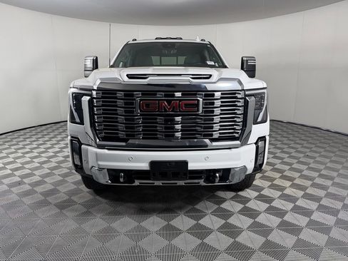 Used 2025 GMC Sierra 3500 Denali w/ Technology Package AWD/4WD image 11