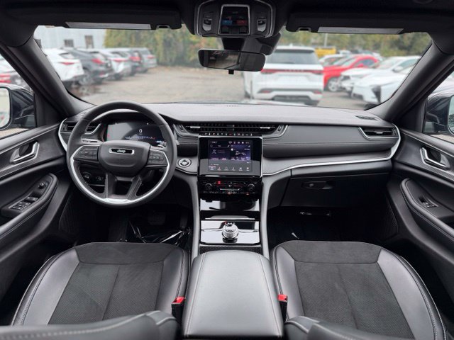 Used 2025 Jeep Grand Cherokee 4WD image 20