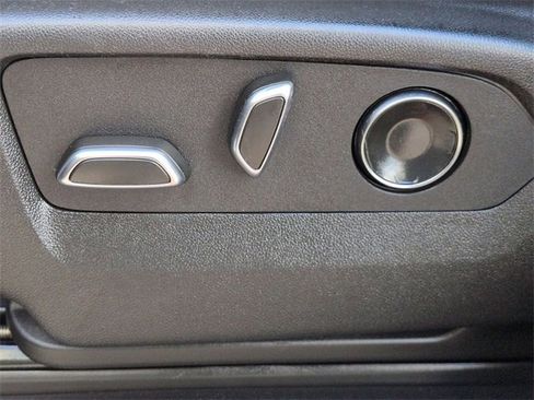 Used 2025 GMC Yukon Denali image 13