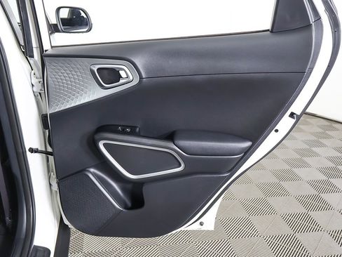 Used 2023 Kia Soul LX image 23