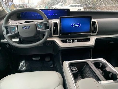 Certified 2025 Ford Expedition Active AWD/4WD image 21