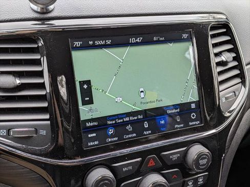 Certified 2022 Jeep Grand Cherokee Laredo X AWD/4WD image 18